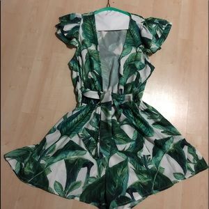Low cut leaf print romper